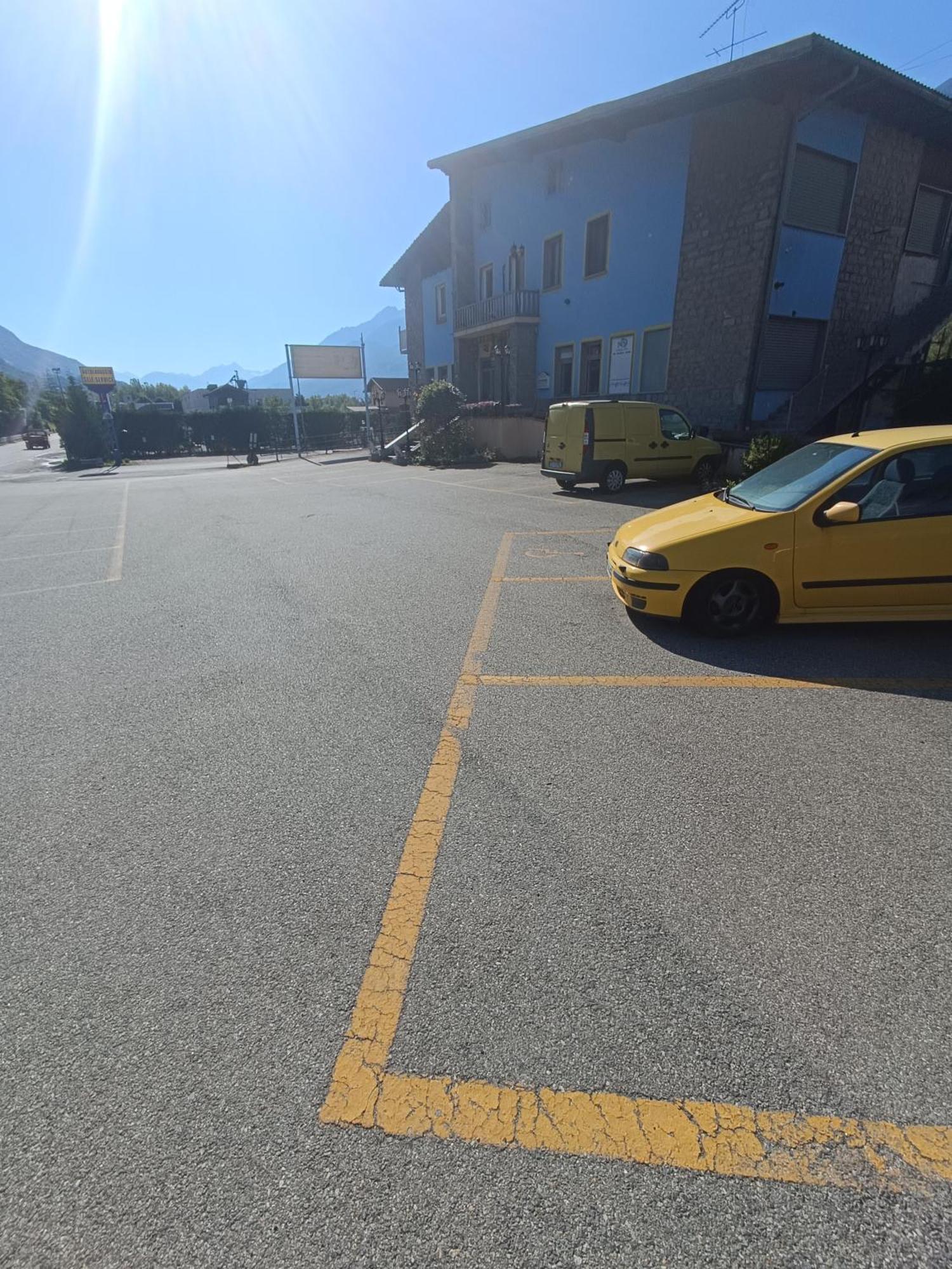 La Grolla Apartment Aosta Luaran gambar